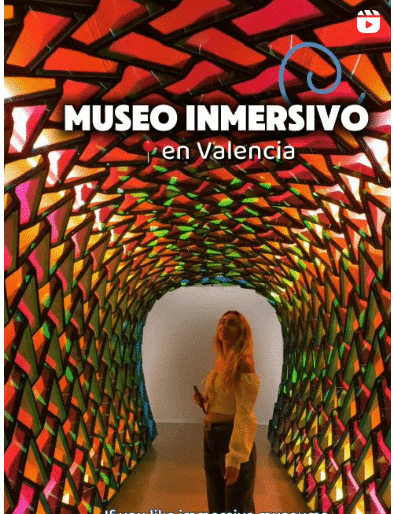 visitando un museo inmersivo en la ciudad de Valencia